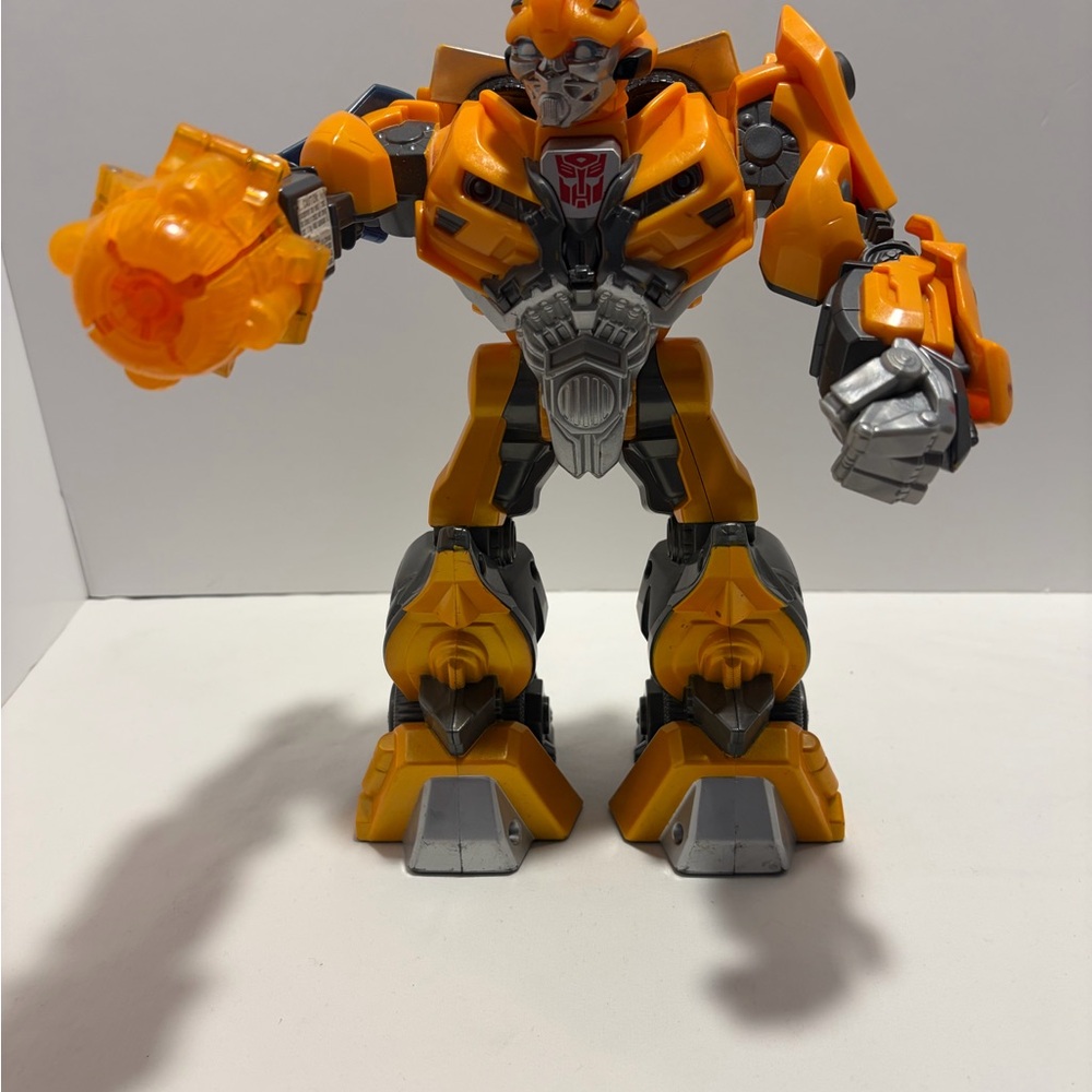 Transformers Robo Power Revving Robots “Bumblebee”